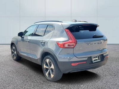 2023 Volvo XC40 B5 Plus Dark Theme