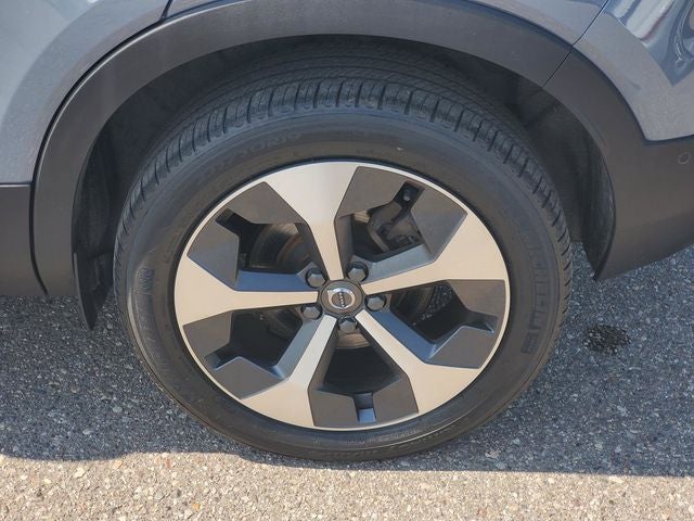 2023 Volvo XC40 B5 Plus Dark Theme