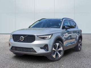 2023 Volvo XC40 B5 Plus Dark Theme