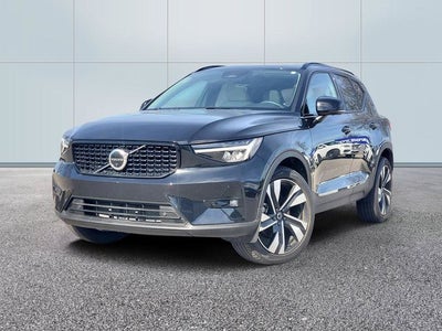 2023 Volvo XC40 B5 Plus Dark Theme