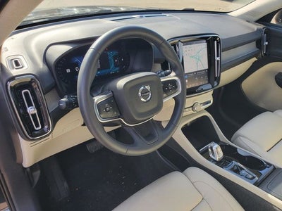 2023 Volvo XC40 B5 Plus Dark Theme