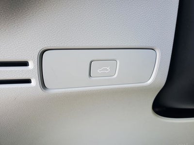 2023 Volvo XC40 B5 Plus Dark Theme