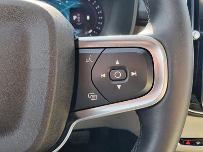 2023 Volvo XC40 B5 Plus Dark Theme