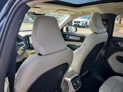 2023 Volvo XC40 B5 Plus Dark Theme