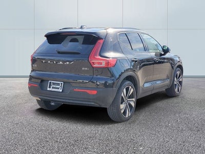 2023 Volvo XC40 B5 Plus Dark Theme