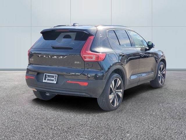 2023 Volvo XC40 B5 Plus Dark Theme
