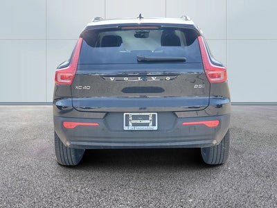 2023 Volvo XC40 B5 Plus Dark Theme