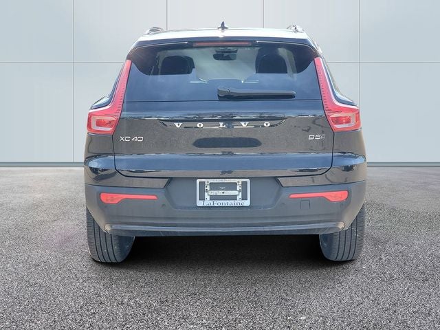 2023 Volvo XC40 B5 Plus Dark Theme