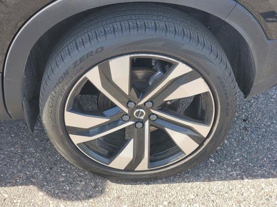 2023 Volvo XC40 B5 Plus Dark Theme