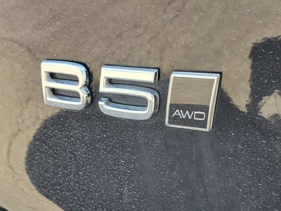 2023 Volvo XC40 B5 Plus Dark Theme