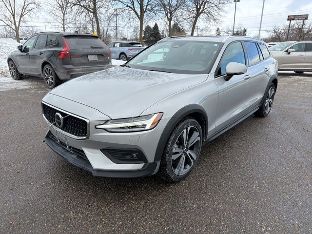 2025 Volvo V60 Cross Country B5 Plus