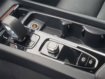 2025 Volvo V60 Cross Country B5 Plus