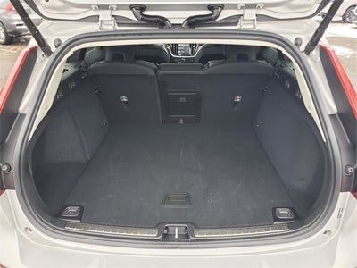 2025 Volvo V60 Cross Country B5 Plus