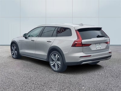 2025 Volvo V60 Cross Country B5 Plus