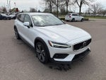 2025 Volvo V60 Cross Country B5 Plus