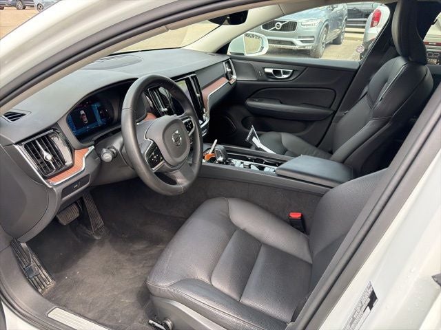 2025 Volvo V60 Cross Country B5 Plus