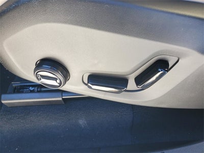 2026 Volvo XC90 B5 Plus