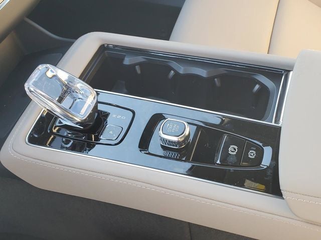 2026 Volvo XC90 B5 Plus