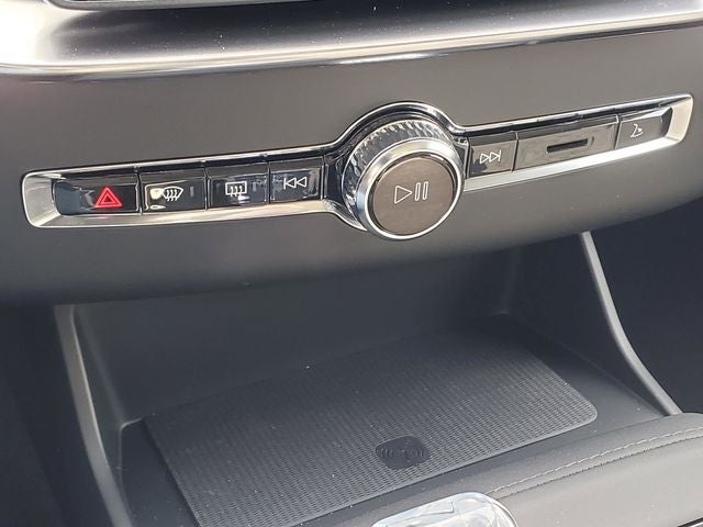 2026 Volvo XC90 B5 Plus