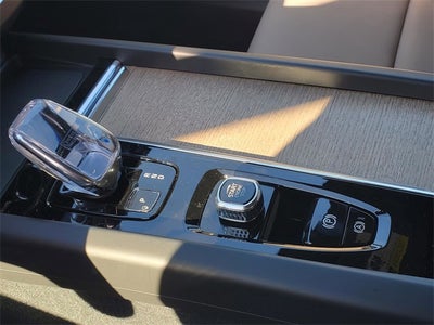 2026 Volvo XC60 B5 Plus