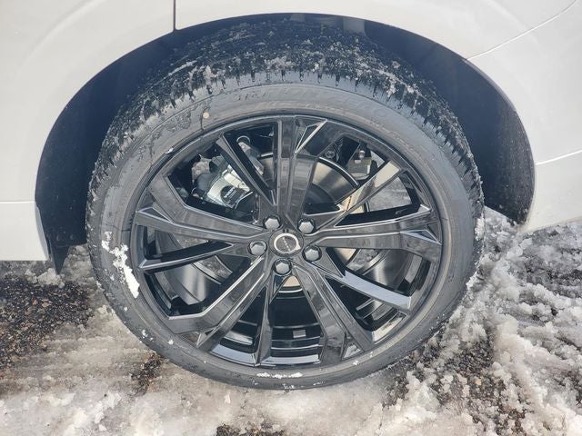 2026 Volvo XC60 B5 Ultra Black Edition