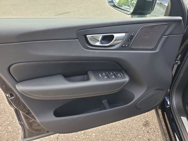 2025 Volvo XC60 B5 Ultra