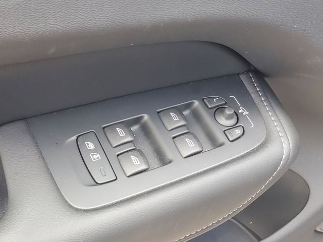2025 Volvo XC60 B5 Ultra