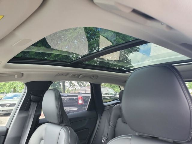 2025 Volvo XC60 B5 Ultra