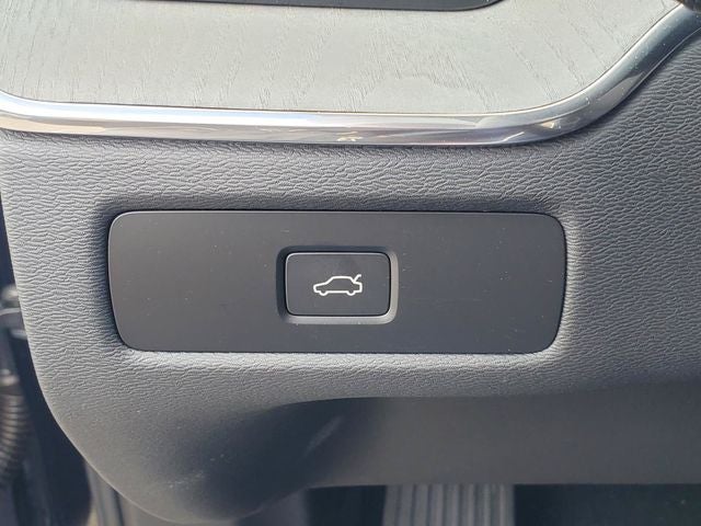 2025 Volvo XC60 B5 Ultra