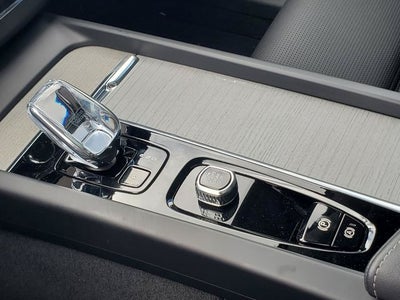2025 Volvo XC60 B5 Ultra