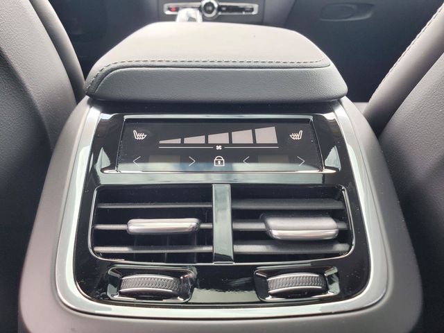 2025 Volvo XC60 B5 Ultra