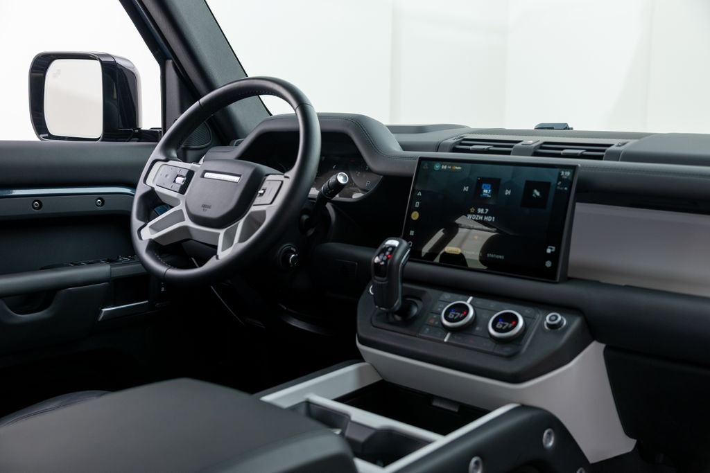 2025 Land Rover Defender 110 X-Dynamic SE