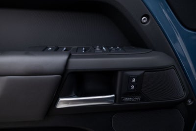 2025 Land Rover Defender 110 X-Dynamic SE