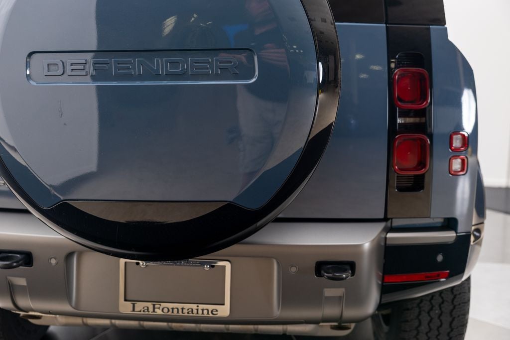 2025 Land Rover Defender 110 X-Dynamic SE