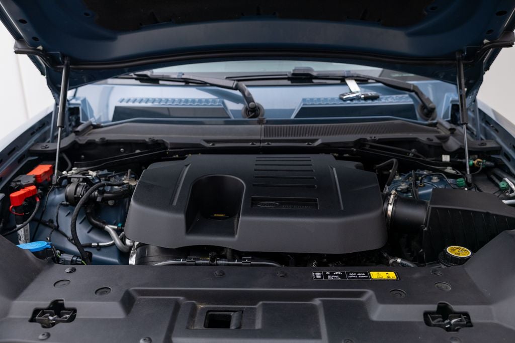 2025 Land Rover Defender 110 X-Dynamic SE