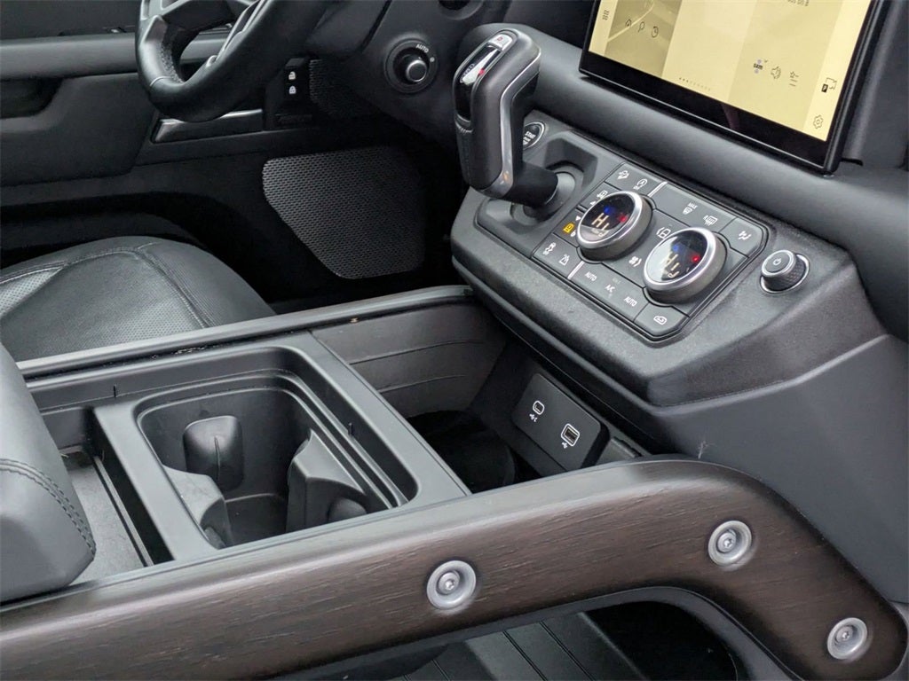 2023 Land Rover Defender 130 X-Dynamic SE