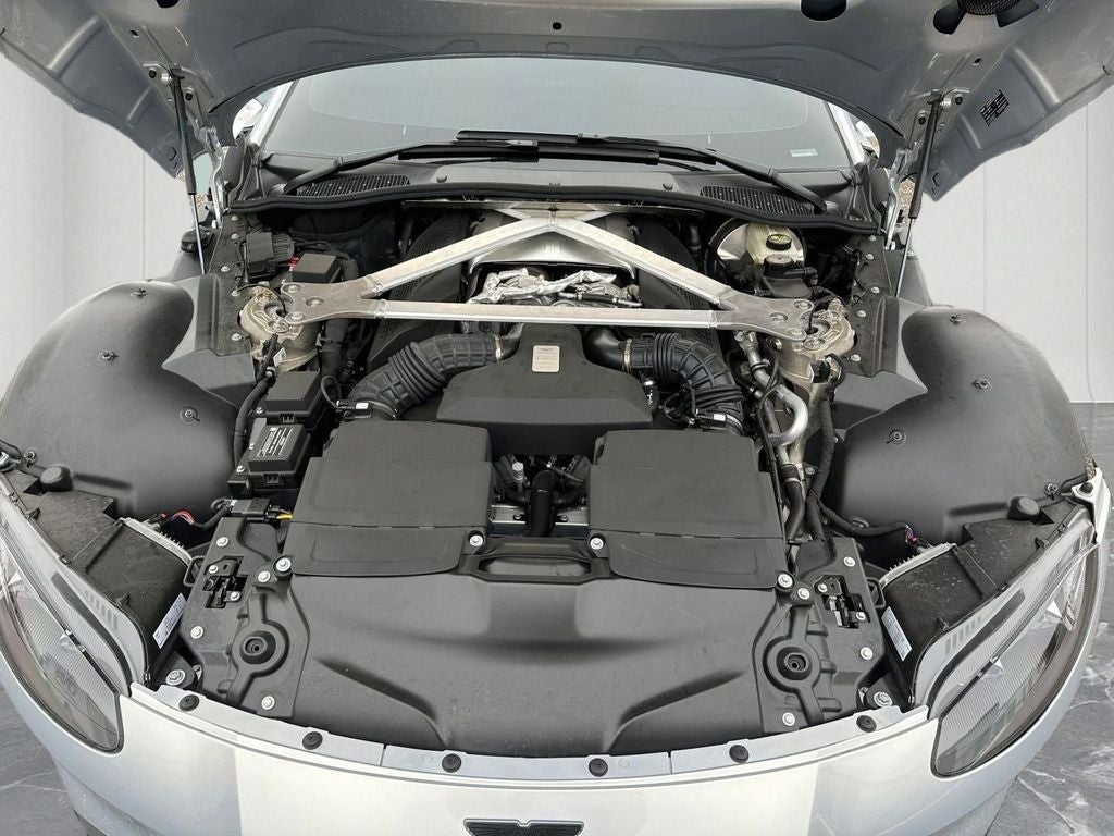 2022 Aston Martin Vantage Base