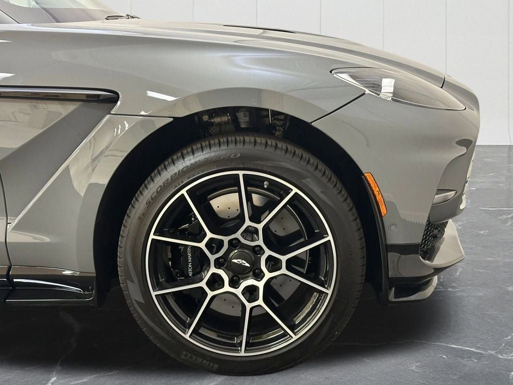 2025 Aston Martin DBX 707