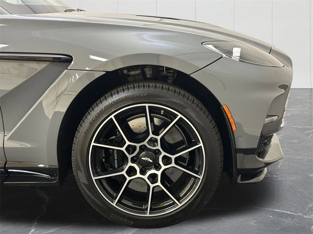 2025 Aston Martin DBX 707