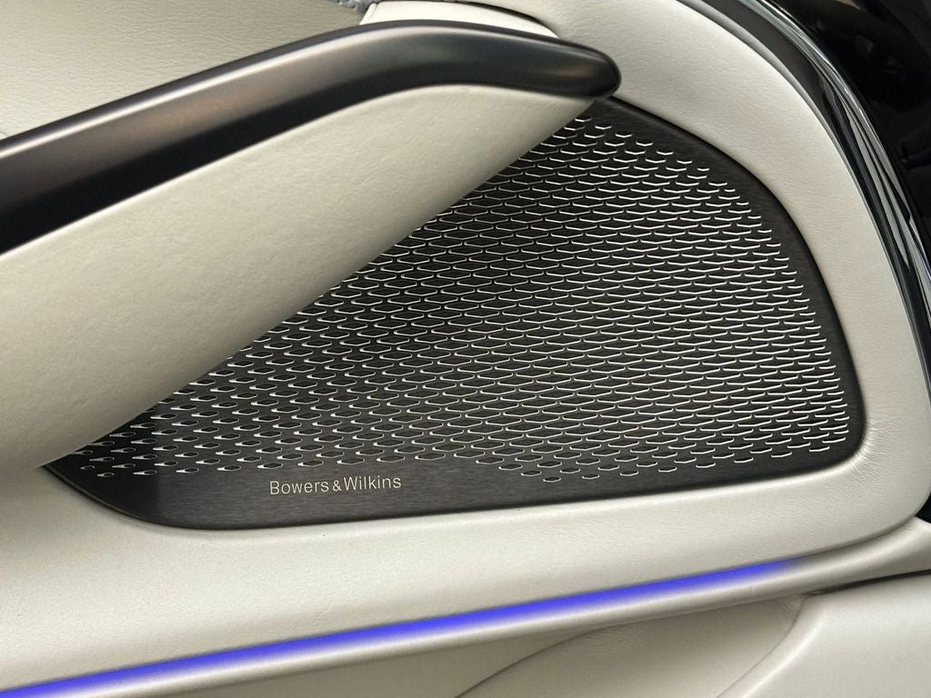 2025 Aston Martin DBX 707