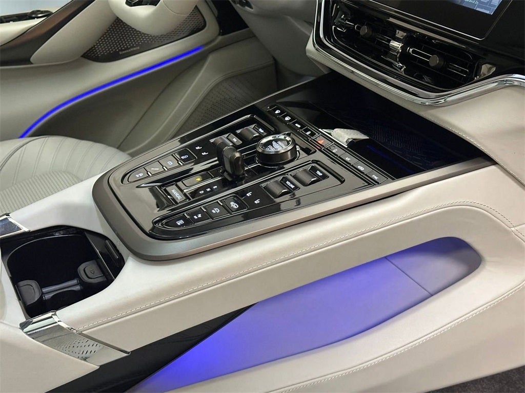 2025 Aston Martin DBX 707