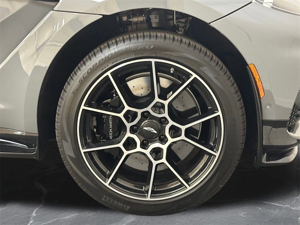 2025 Aston Martin DBX 707