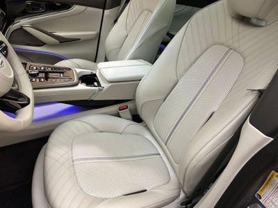 2025 Aston Martin DBX 707