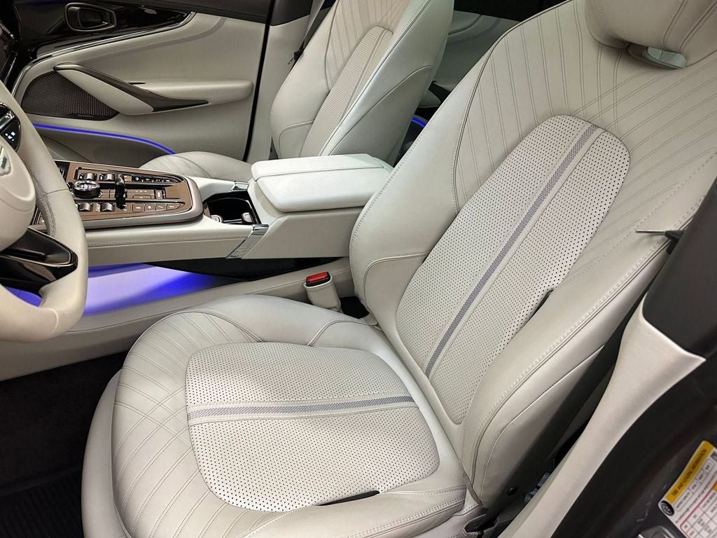 2025 Aston Martin DBX 707