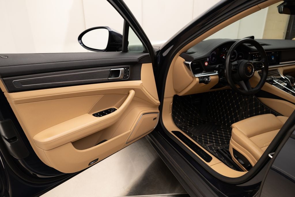 2023 Porsche Panamera 4 Platinum Edition