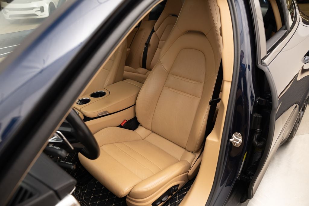 2023 Porsche Panamera 4 Platinum Edition