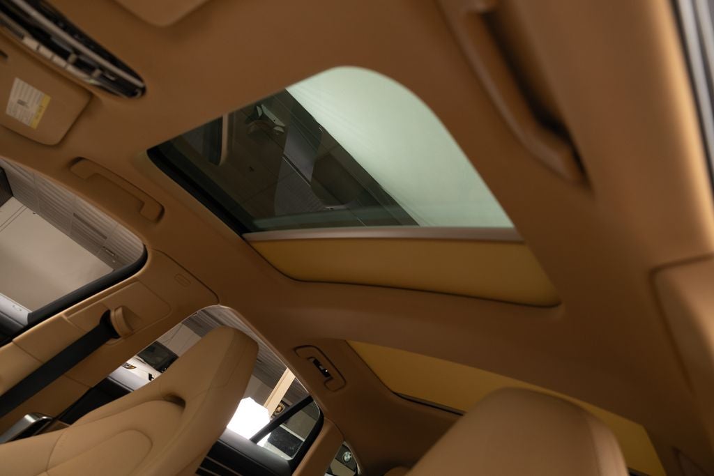 2023 Porsche Panamera 4 Platinum Edition