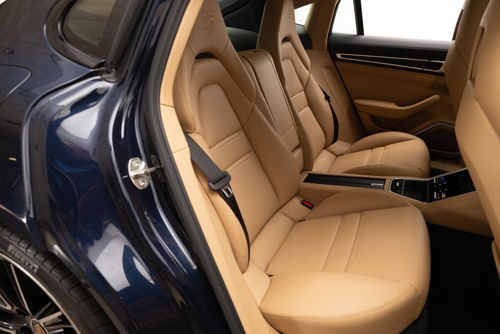 2023 Porsche Panamera 4 Platinum Edition
