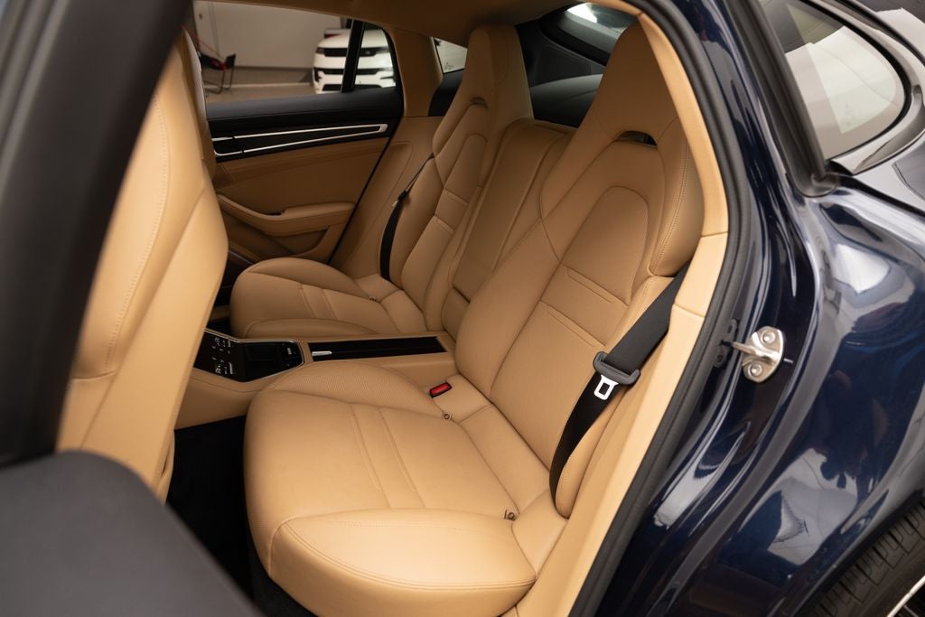2023 Porsche Panamera 4 Platinum Edition