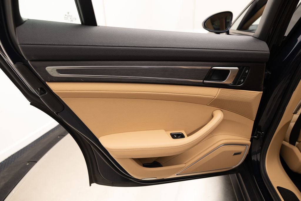 2023 Porsche Panamera 4 Platinum Edition